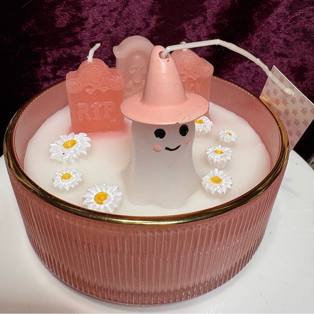 Cupcakes & Cashmere Pastel Pink Halloween Ghost Daisy Grave Stone 3 Wick Candle - Picture 5 of 12